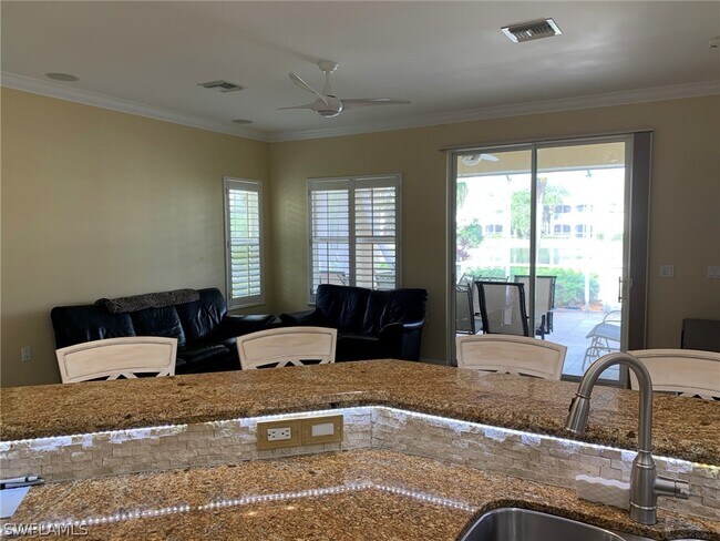 Building Photo - 10522 Diamante Way