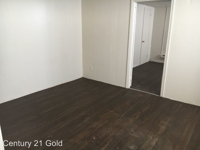 Building Photo - 431 Elm St