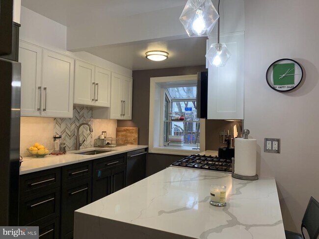 Foto del edificio - 4415 Fairfield Dr