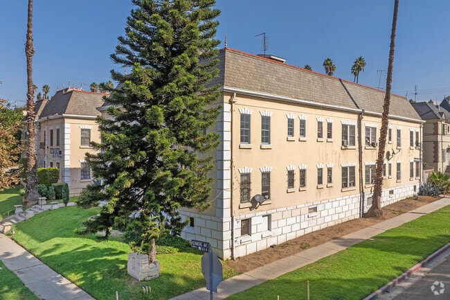 Building Photo - 100 N. Kenmore Ave