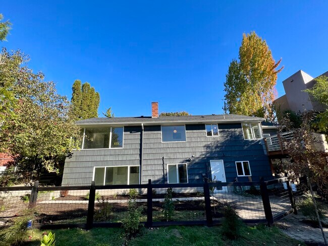 Foto del edificio - 5641 37th Ave SW