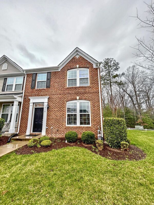 Foto principal - 8116 Creekside Village Dr