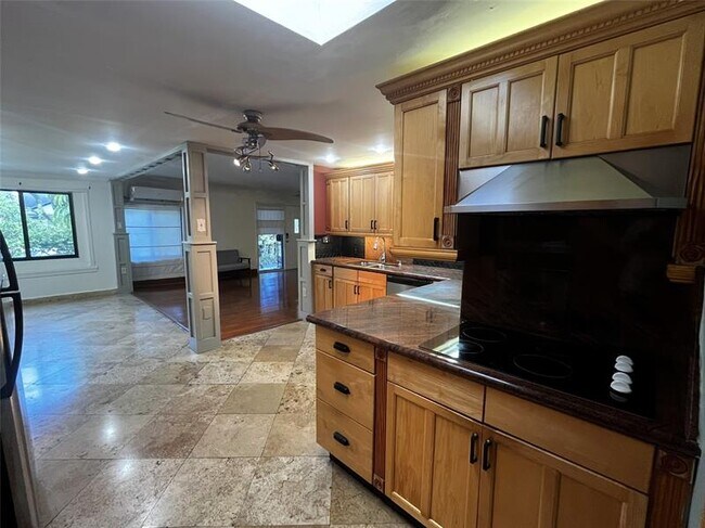 Foto del edificio - 2651 NW 19th Ave