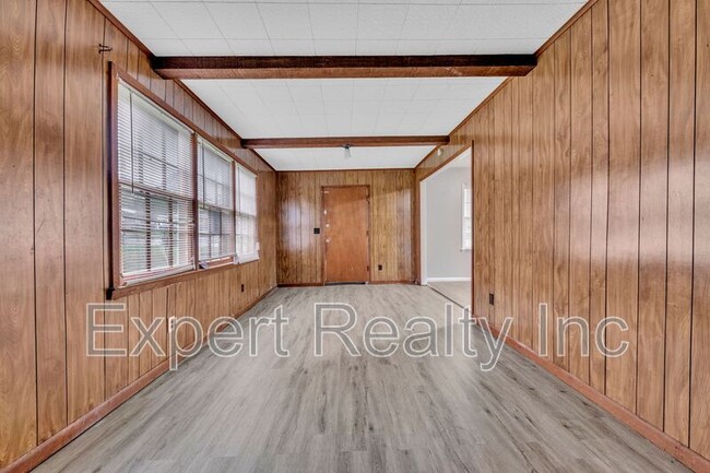 Building Photo - 905 Daniel Dr
