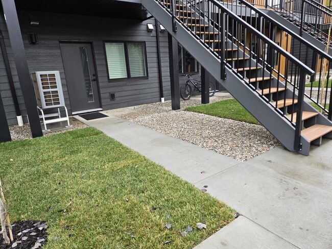 Building Photo - 414 Humbert St