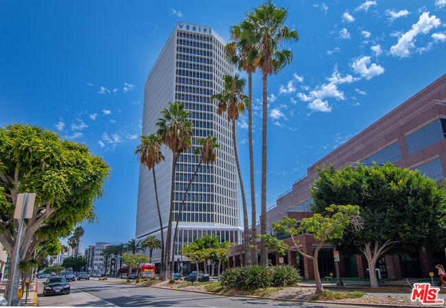 Foto del edificio - 5670 Wilshire Blvd