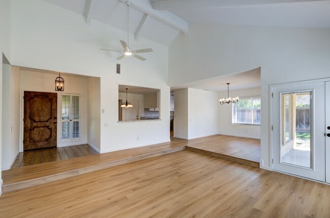 Foto del edificio - 1067 W Sierra Ave