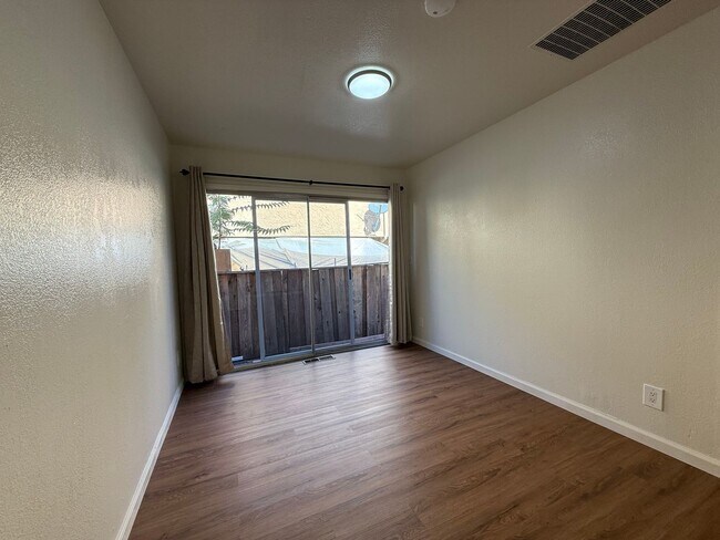 Foto del edificio - 16865 Barnell Ave