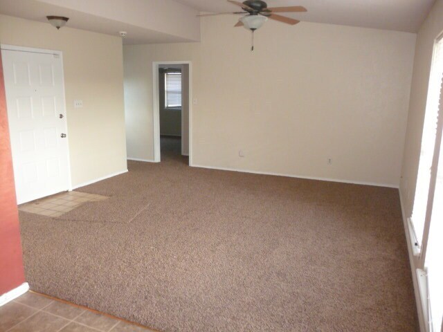 Foto del edificio - 114 SE Trenton Rd