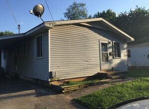 Building Photo - 2650 E Elm St