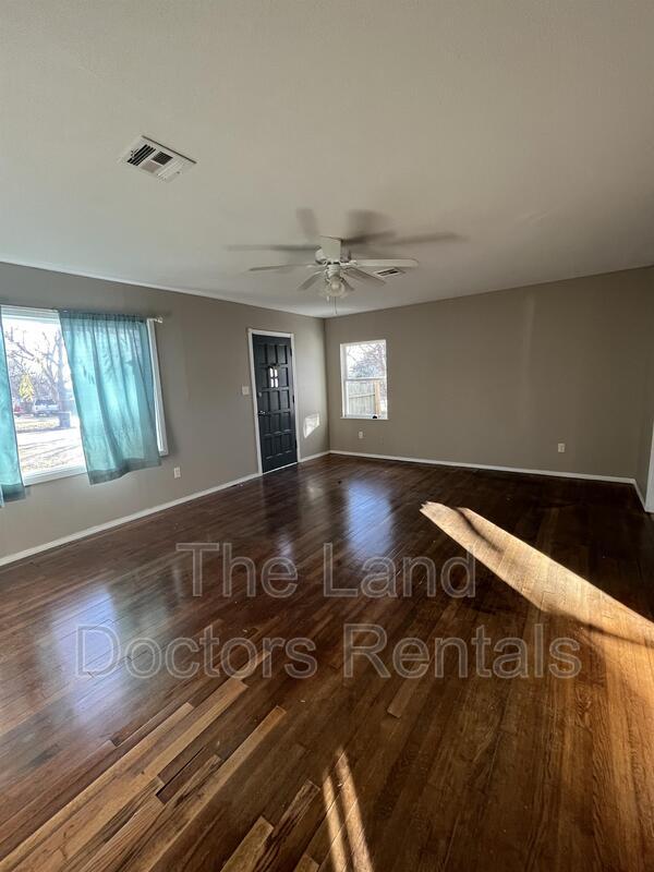 Foto del edificio - 614 W 22nd St