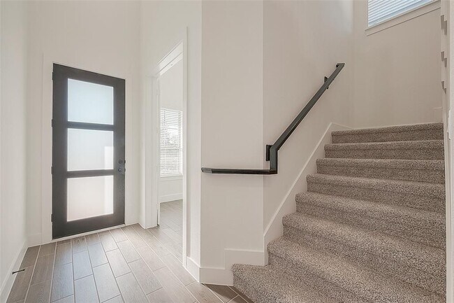 Building Photo - 10603 Blossom River Dr