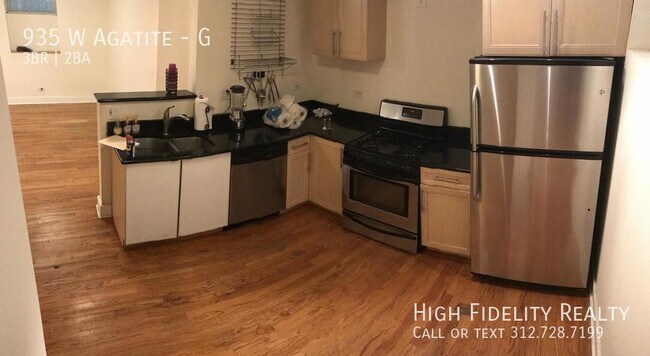 Building Photo - 935 W Agatite Ave