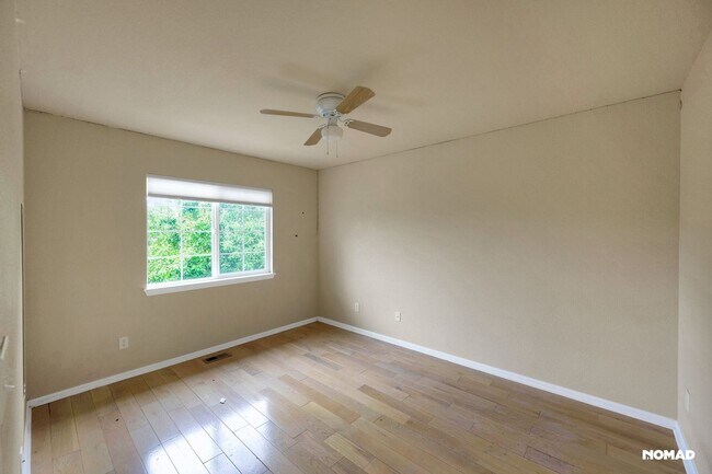 Building Photo - Spacious 4BR House in Aurora