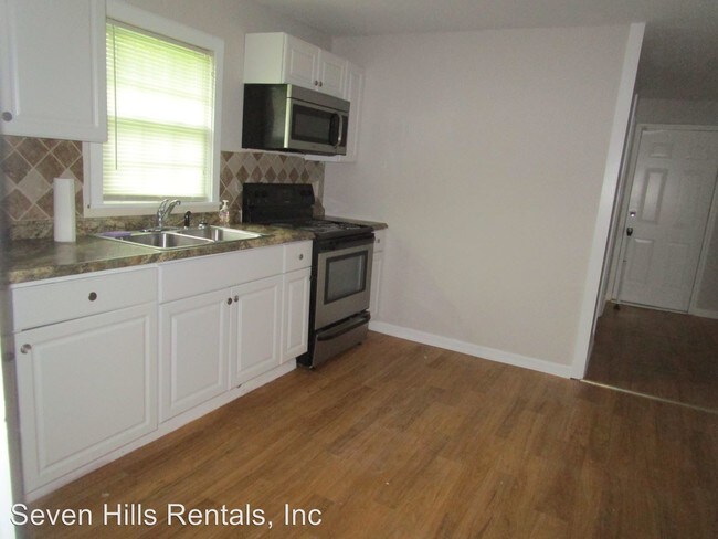 Building Photo - 3 br, 2 bath House - 313 East 15th Street