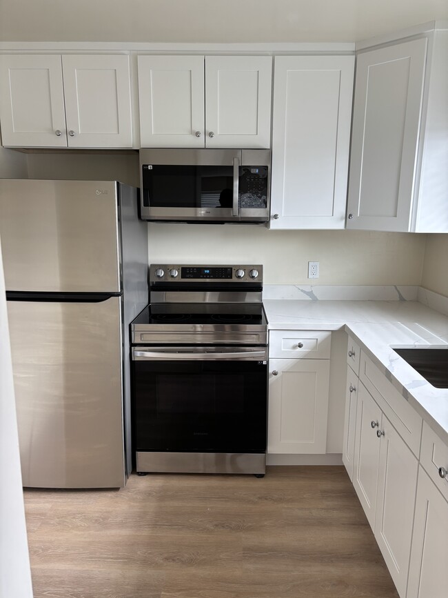 New cabinets and countertops - 912 Roosevelt St
