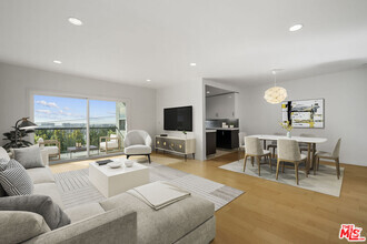 Building Photo - 8550 Holloway Dr