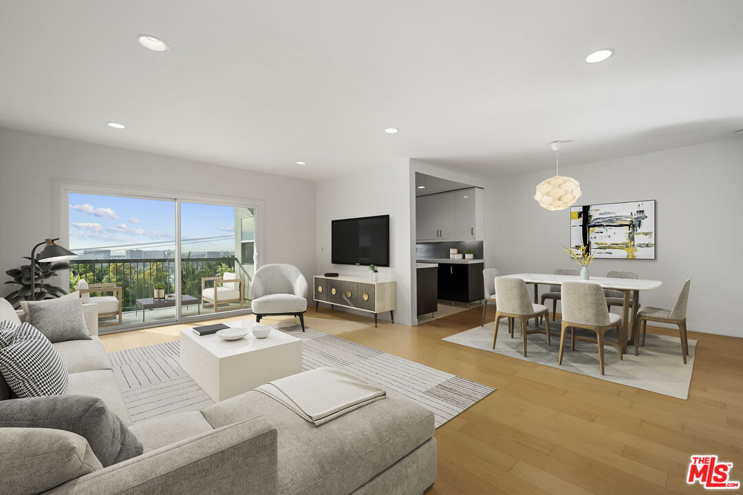 Foto principal - 8550 Holloway Dr