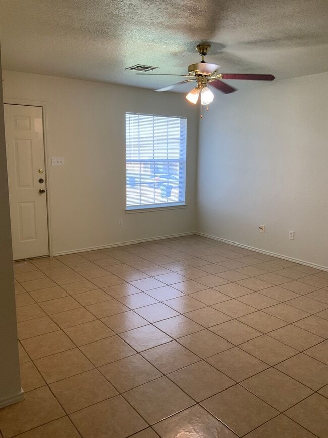 Building Photo - 2607 Alma Dr