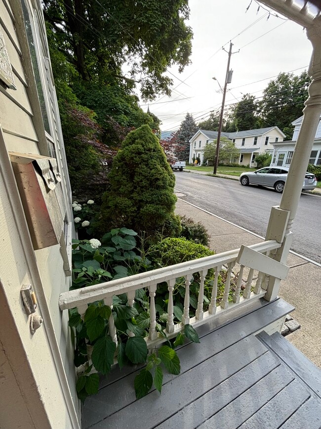 Building Photo - 16 Kinderhook St