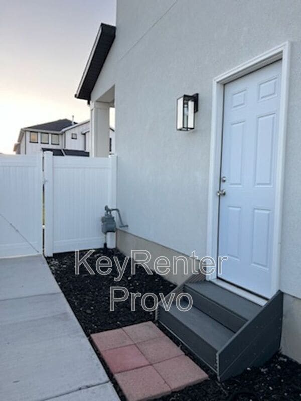 Building Photo - 4724 E Lake Vista Dr