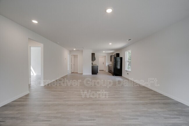 Building Photo - 221 W Tennie St