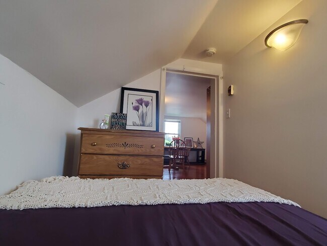 Foto del edificio - 686 Bloom Rd