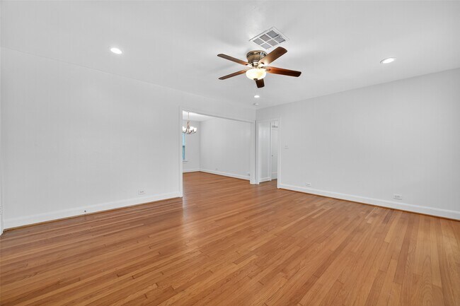Foto del edificio - 2328 McClendon St