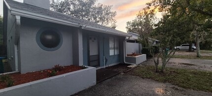 Building Photo - 151 Hummingbird St