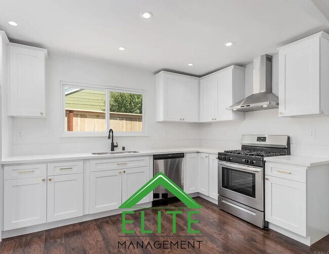 Foto del edificio - Beautifully Updated 3 Bedroom, 2 Bath Home...