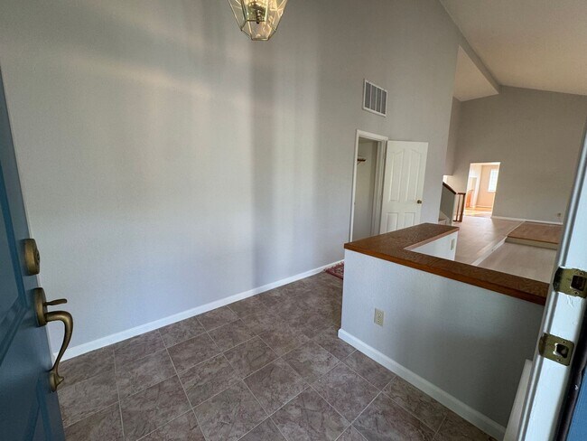 Building Photo - 4 Bedroom, 3 Bathroom available - Danville