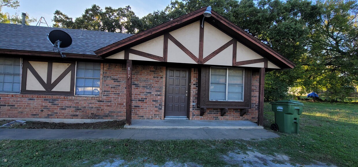 817 N Ave A, Springtown, TX 76082 Townhome Rentals in Springtown TX