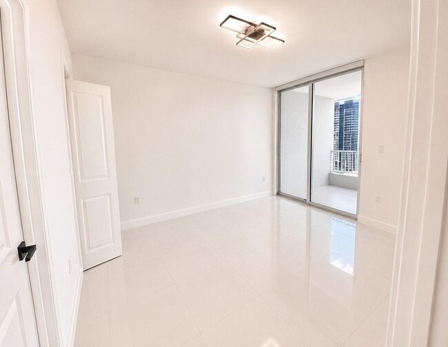 Foto del edificio - 2475 Brickell Ave