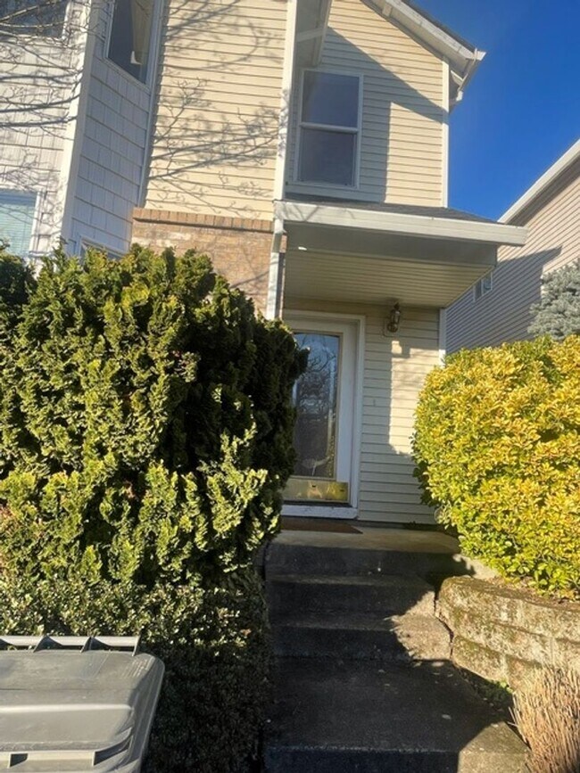 Building Photo - PM-128 - SE Steele St.