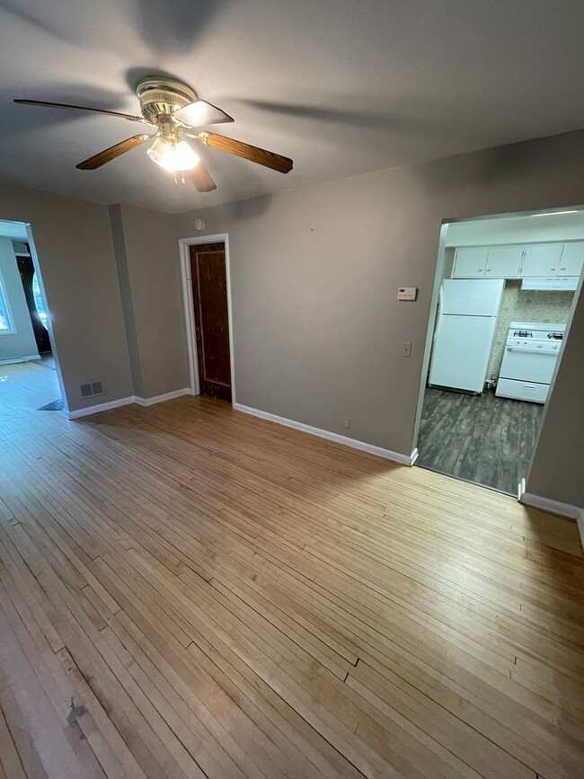 Foto del edificio - 2315 Oakes Ave