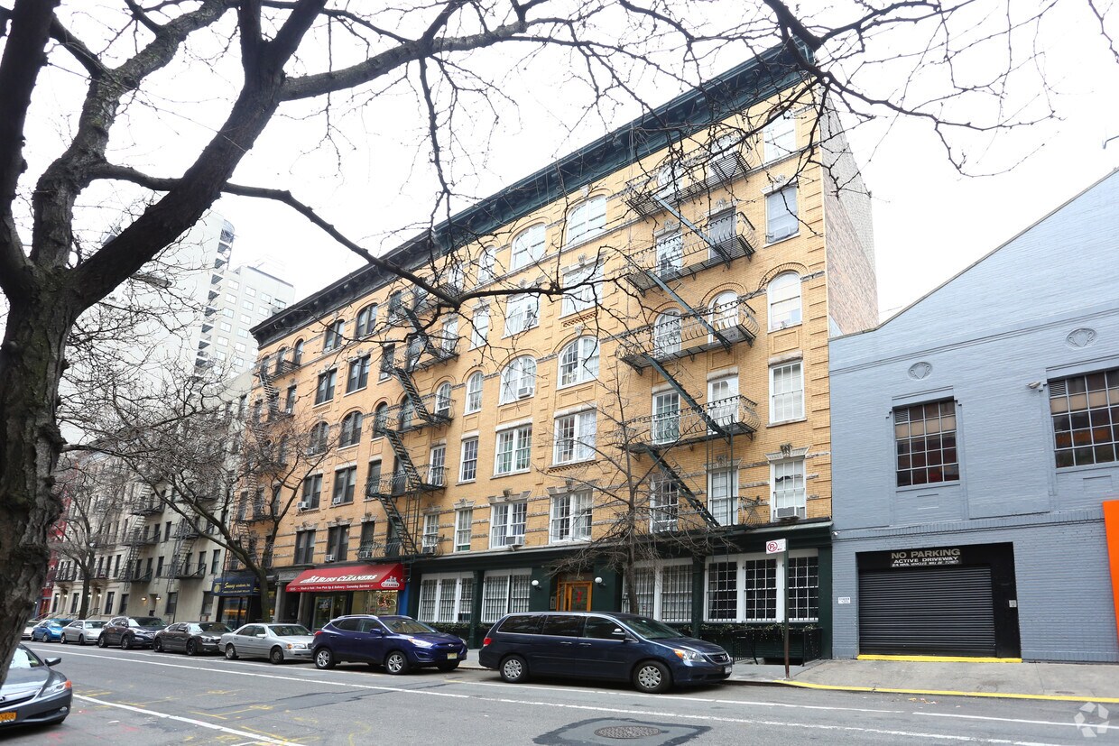 Primary Photo - 320 E 91st St