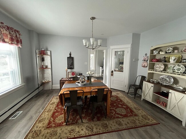 Foto del edificio - 4 bedroom 2.5 Bath Home in Emmaus
