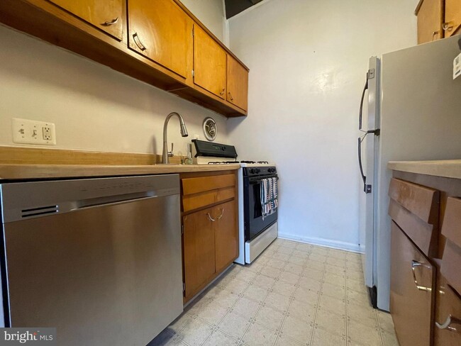 Building Photo - 4379 Americana Dr