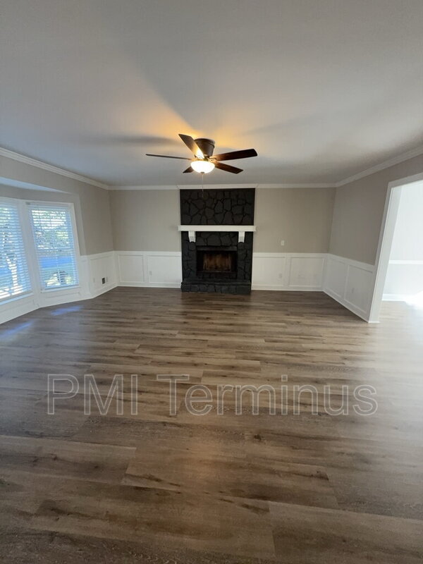 Foto del edificio - 4756 Forest Glen Ct NE