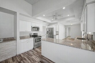 Building Photo - 12714 W Crystal Lake Dr