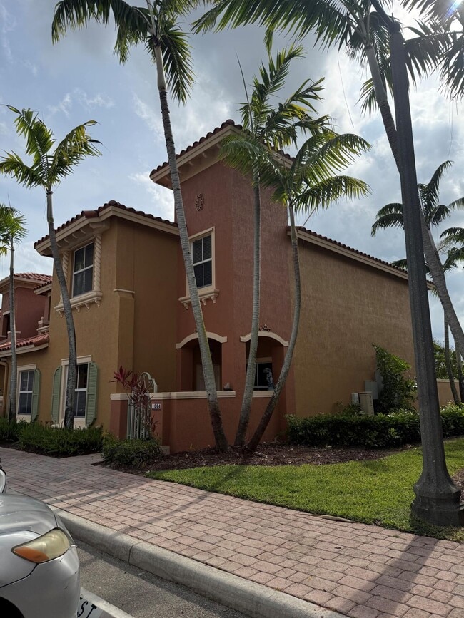 Building Photo - 1064 SW 144th Ave