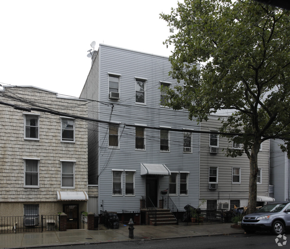 Primary Photo - 143 Conselyea St