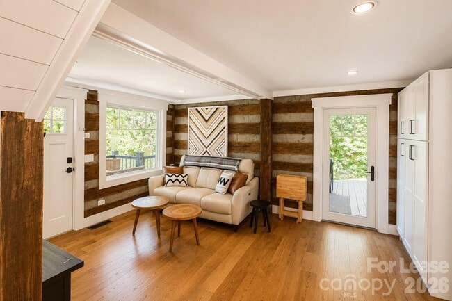 Building Photo - 54 Holland Dr