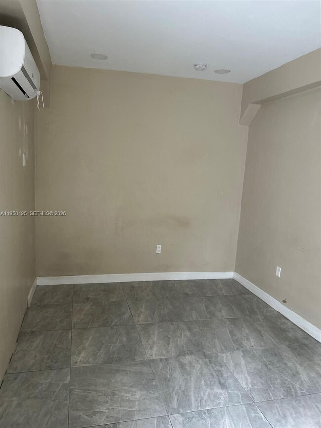 Foto del edificio - 2300 NW 94th St