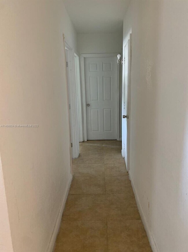 Foto del edificio - 16200 NW 19th Ave