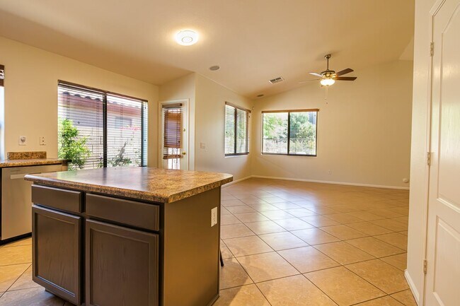 Building Photo - Spacious North Phoenix Home