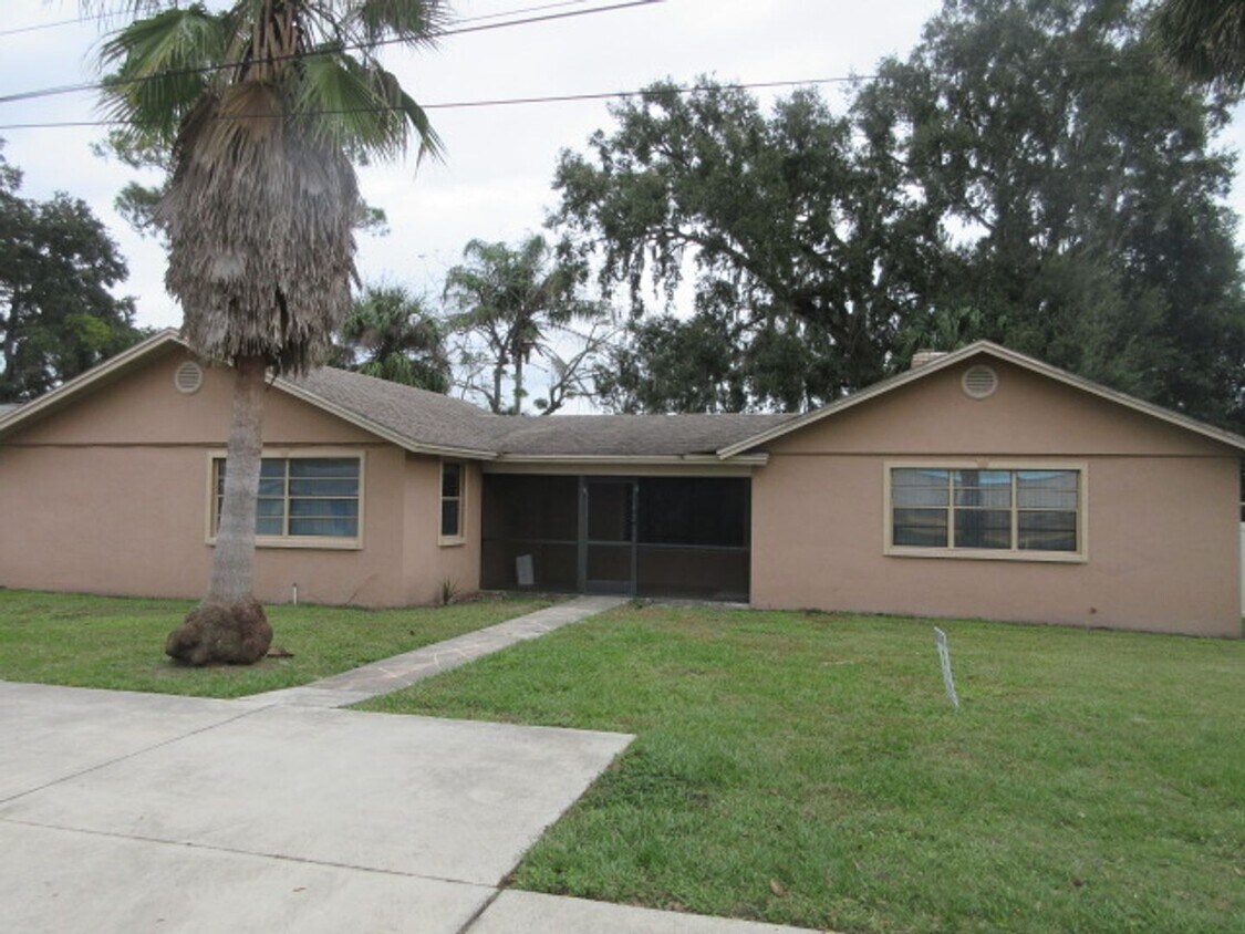 Foto principal - Oviedo 3 bedroom 2 bath home with fenced b...