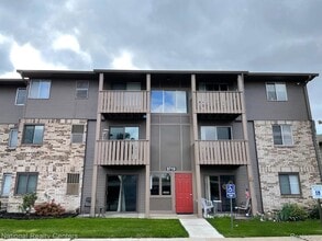 Building Photo - 8719 Meadowbrook Dr
