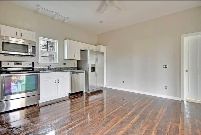 Photo - 8 Orrs Ct Townhome