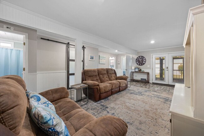 Foto del edificio - 347 Seabreeze Dr